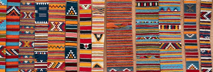 Photo gratuit tapis dans le village d'ait ben haddou