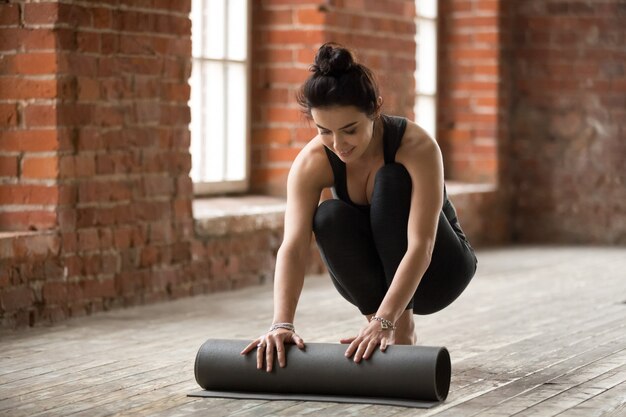 Tapis de fitness fit femme sportive