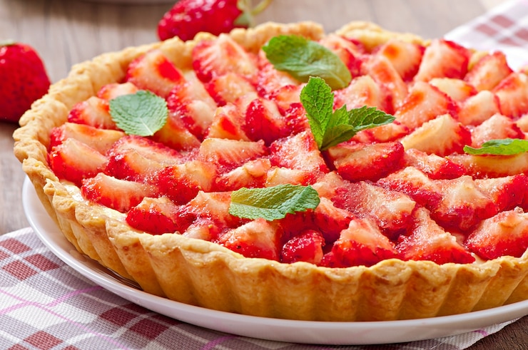 Photo gratuit tarte aux fraises avec crème à la crème