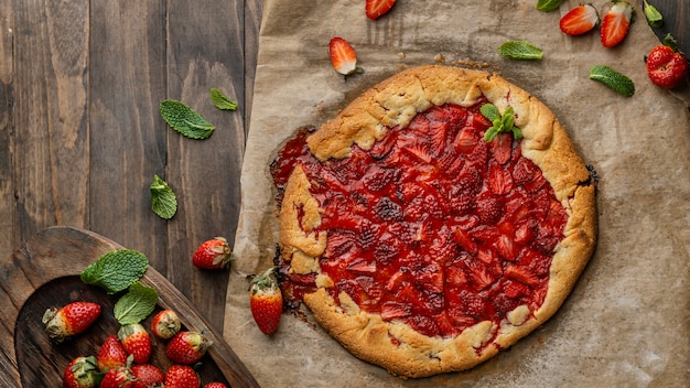 Photo gratuite tarte aux fraises vue de dessus