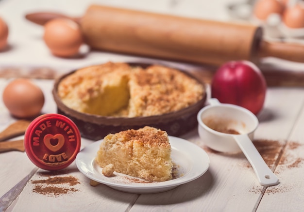 Photo gratuite tarte aux pommes et faite avec timbre d'amour