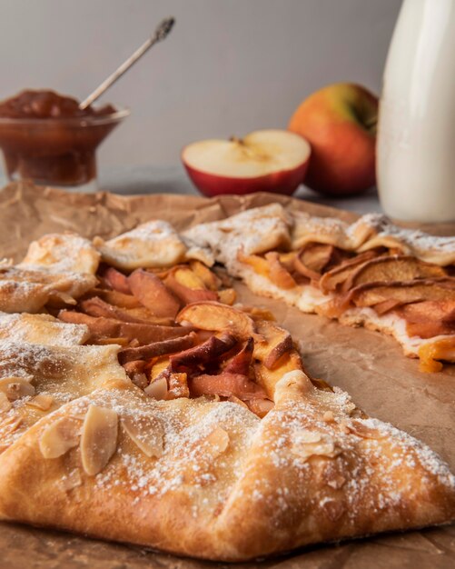 Tarte aux pommes maison close-up