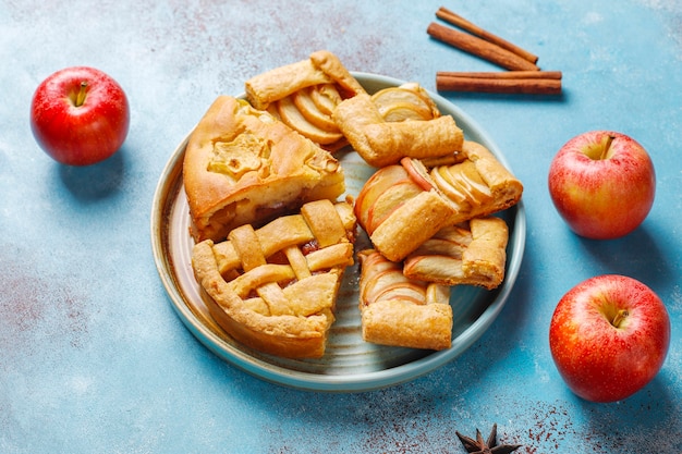 Photo gratuite tarte aux pommes maison, gâteau et galette.