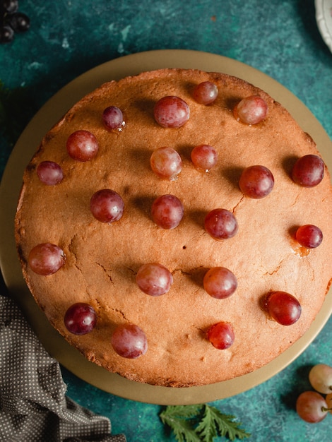 Photo gratuite tarte décorée de raisins