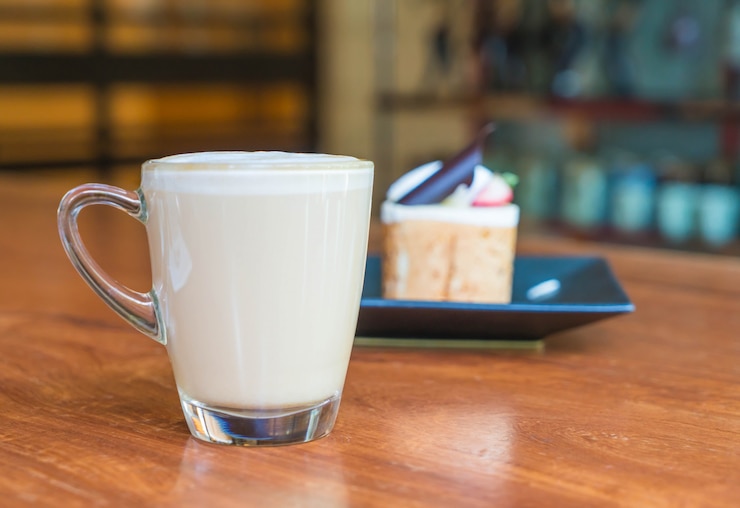Photo gratuit tasse à café chaud à latte