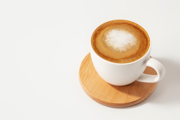 Photo gratuite tasse à café délicieuse à angle élevé