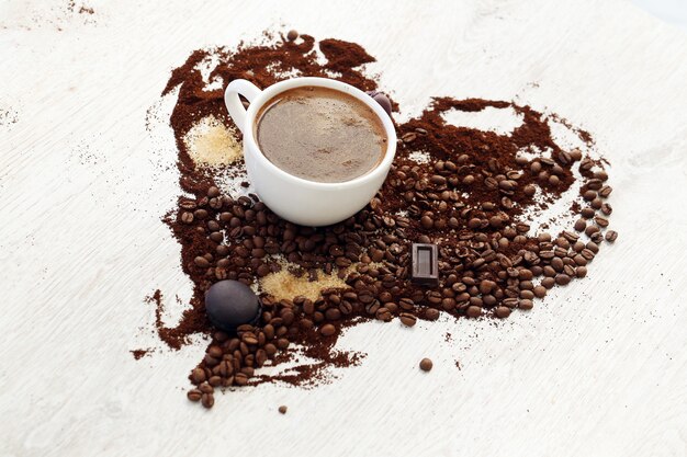 Tasse à café avec grains de café