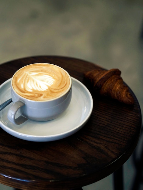 Une tasse de cappuccino.