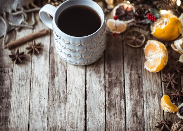 Tasse de thé confortable de Noël