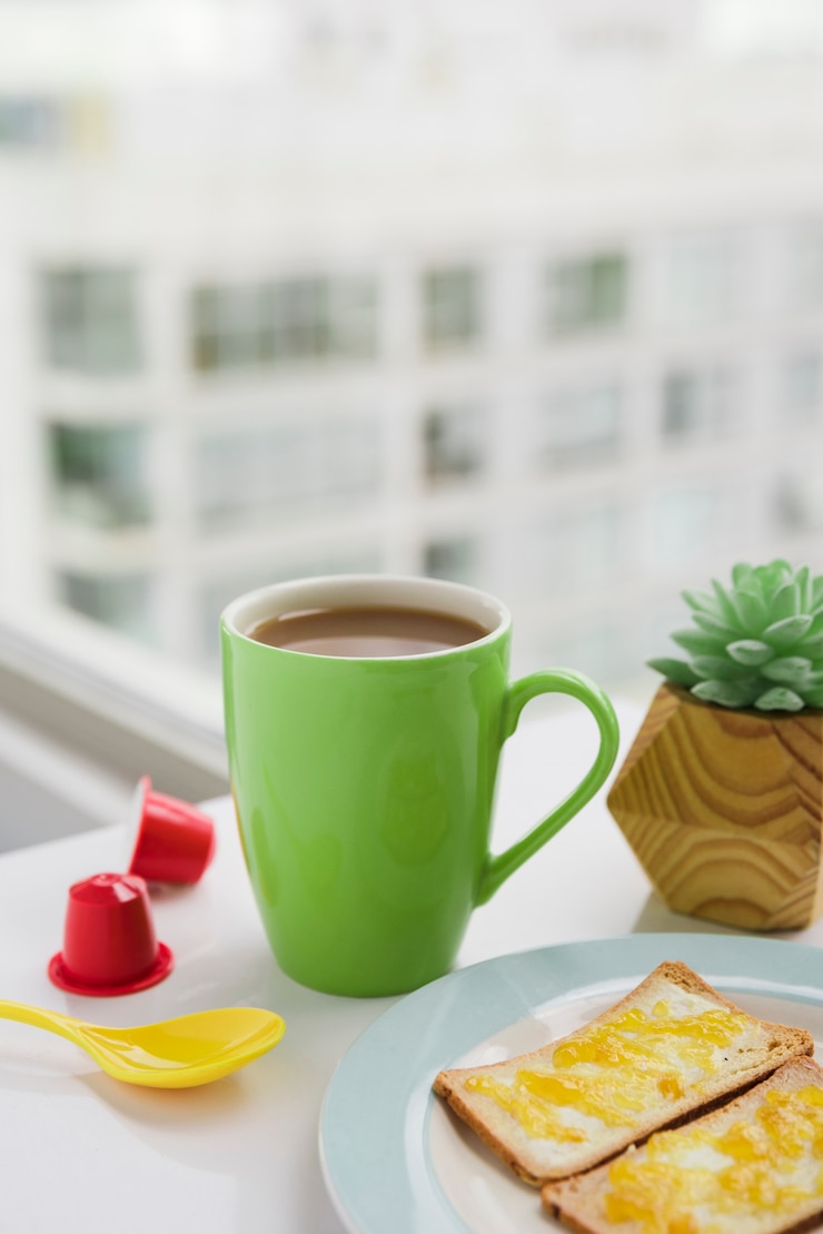 Photo gratuit tasse de thé avec petit déjeuner