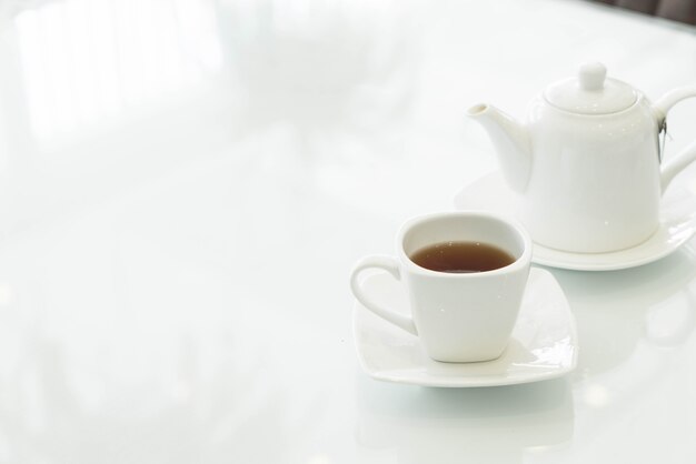 tasse à thé sur la table
