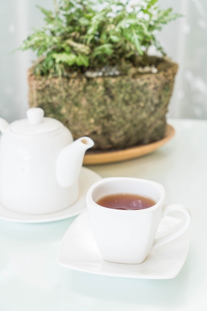 Photo gratuite tasse à thé sur la table