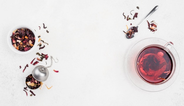 Tasse avec tisane