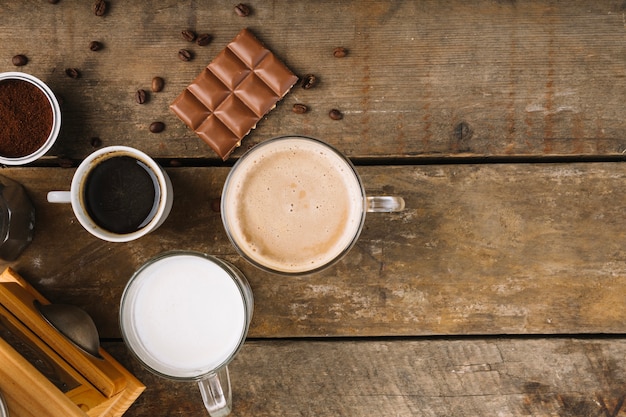 Tasses de café et de chocolat