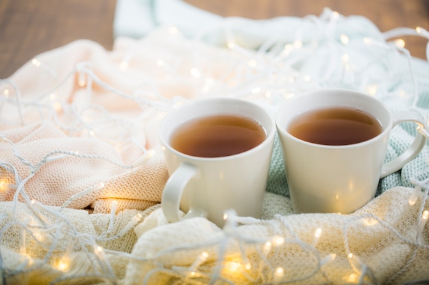 Tasses à thé sur tissu