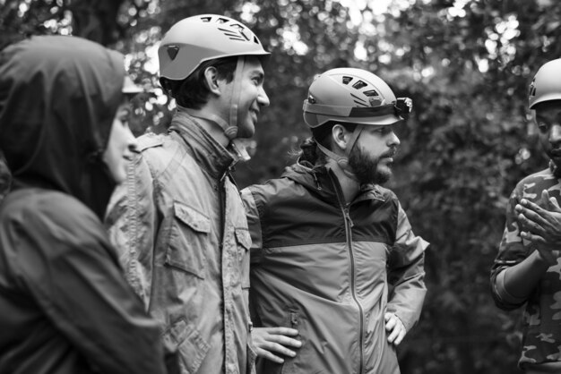 Team building en plein air dans la forêt