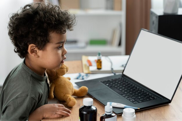 Téléconsultation médicale pour patient malade à domicile