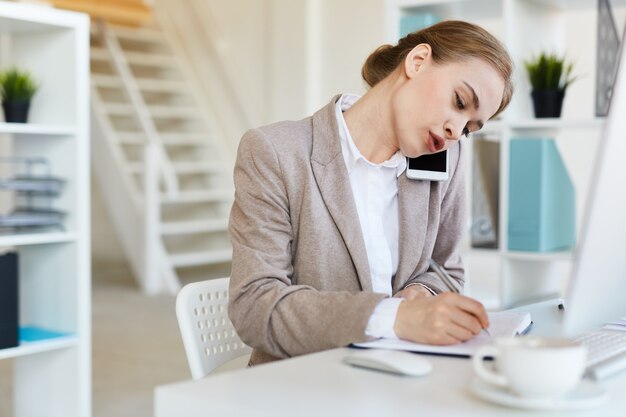 Téléphoner au travail