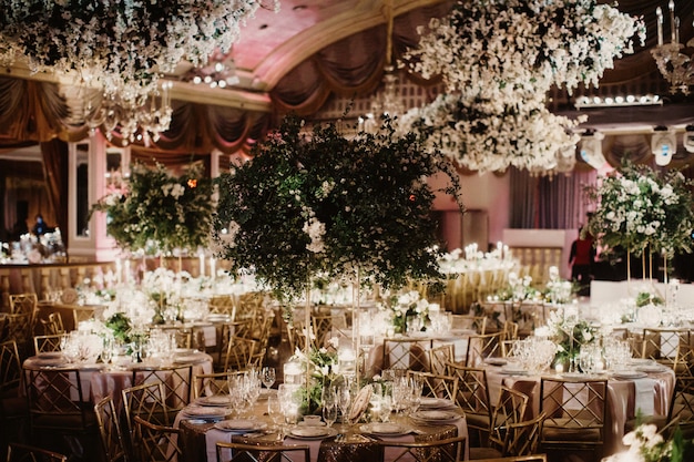 Une telle décoration charmante du restaurant brillant