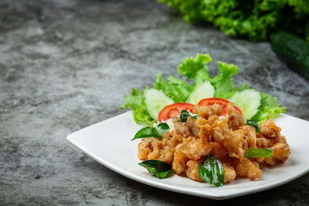 Tendon de poulet battu, joliment décoré.