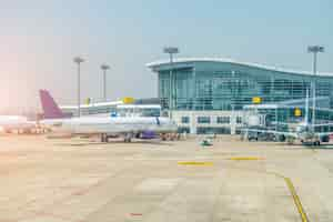 Photo gratuite terminal d'aéroport