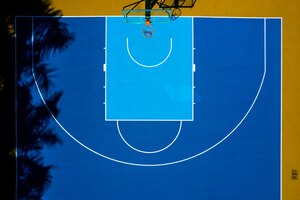 Photo gratuite terrain de basket extérieur de prise de vue aérienne