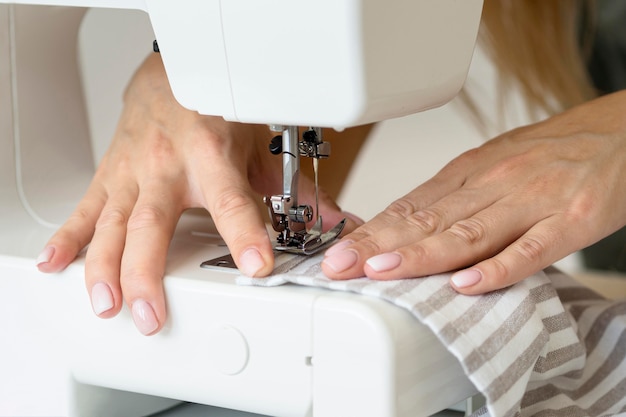 Textile à coudre femme avec machine