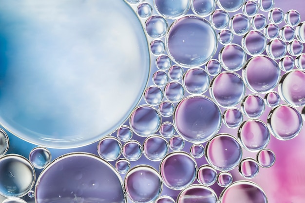 Texture abstraite de bulles bleues, violettes et violettes