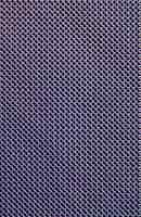 Photo gratuite texture de close-up de grille métallique d'un haut-parleur de musique dans un éclairage coloré
