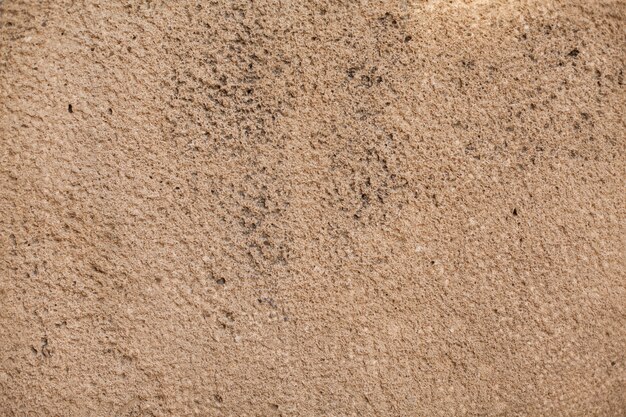 Texture de mur rugueuse avec des taches noires