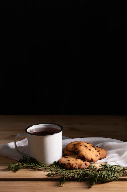 Thé avant avec des biscuits