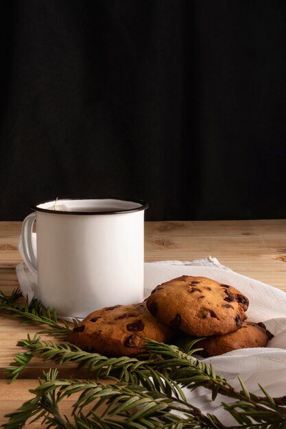 Thé avant avec des biscuits