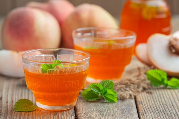 Thé à la pêche Produits alimentaires et boissons à la pêche Concept de nutrition alimentaire.