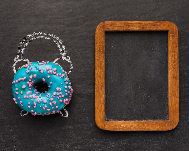 Tirage d'horloge avec beignet