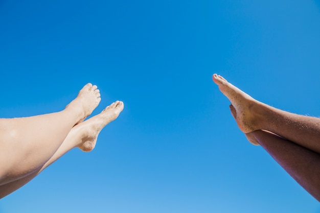 Étirer les jambes vers le ciel