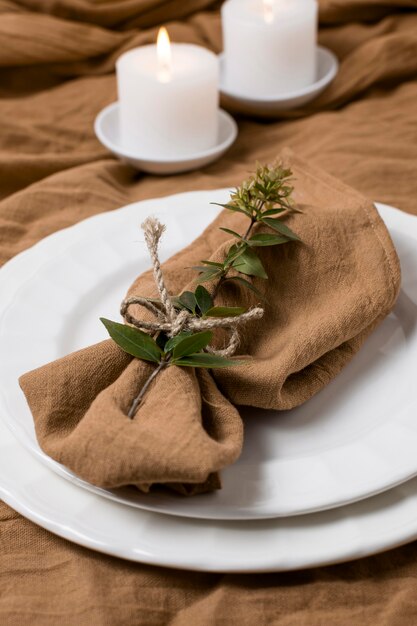 Tissu à angle élevé sur assiettes