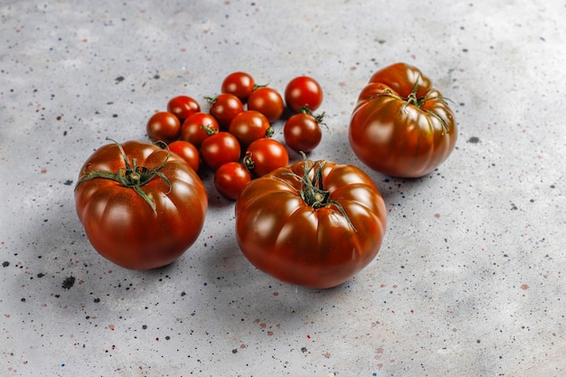 Tomates biologiques au vin de brandy noir frais.