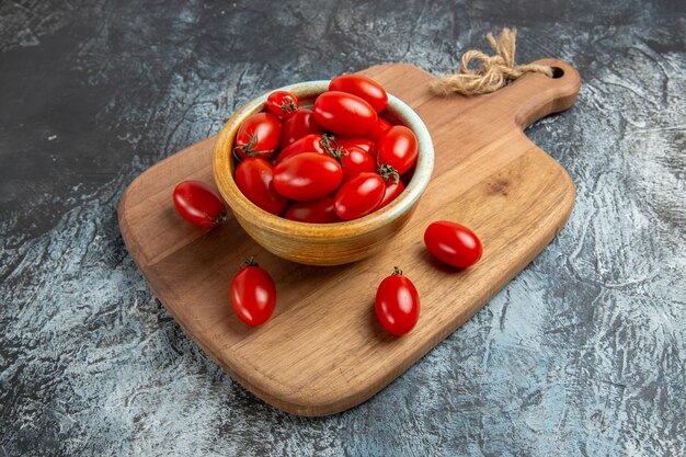 Tomates cerises rouges vue de face