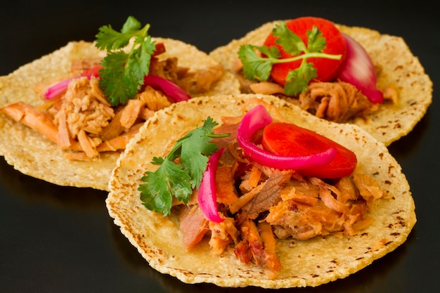 Tortilla non emballée avec viande et légumes