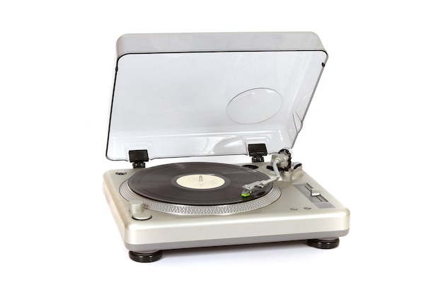 Tourne-disque sur une surface blanche