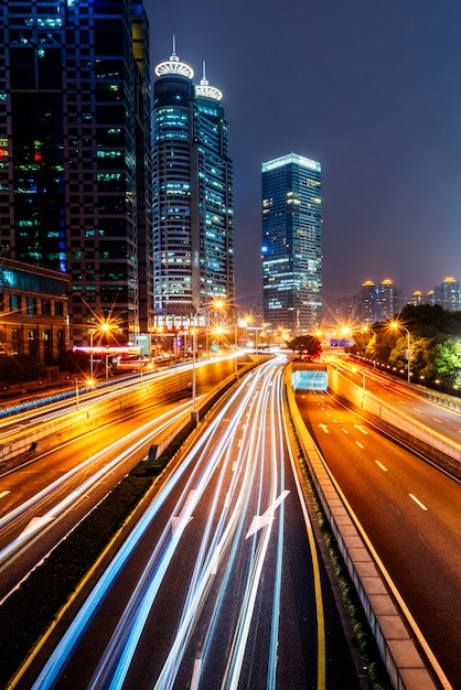 Trafic urbain avec paysage urbain