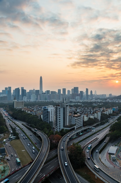 Trafic urbain avec paysage urbain