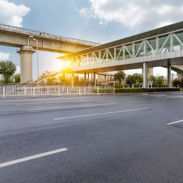 Trafic urbain avec paysage urbain