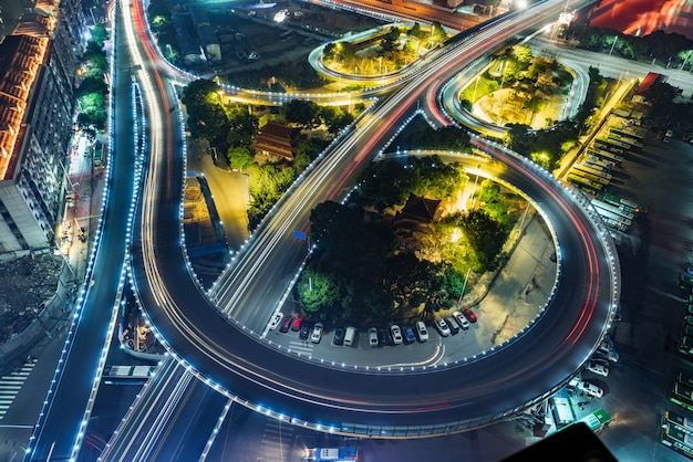 Trafic urbain avec paysage urbain