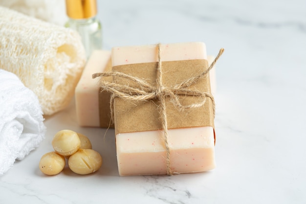 Photo gratuite traitement de soin de la peau au savon de macadamia