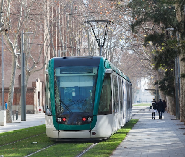 tramway sur la rue de la ville