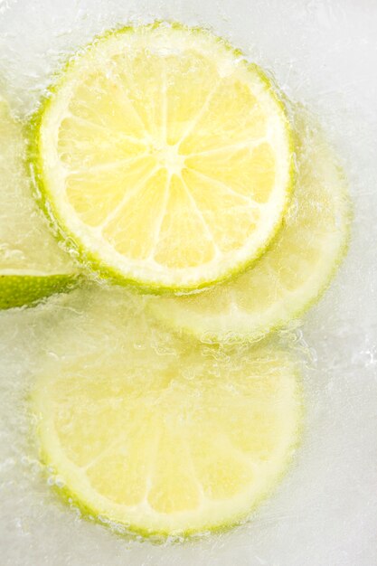 Tranche de citron congelé