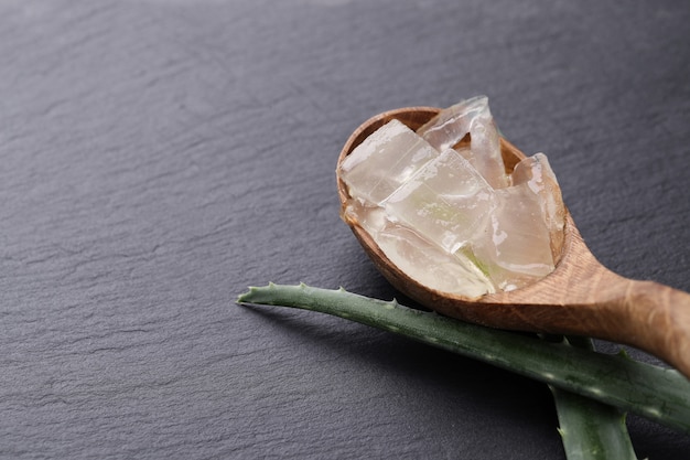 Tranches d'aloe vera pour les soins de la peau