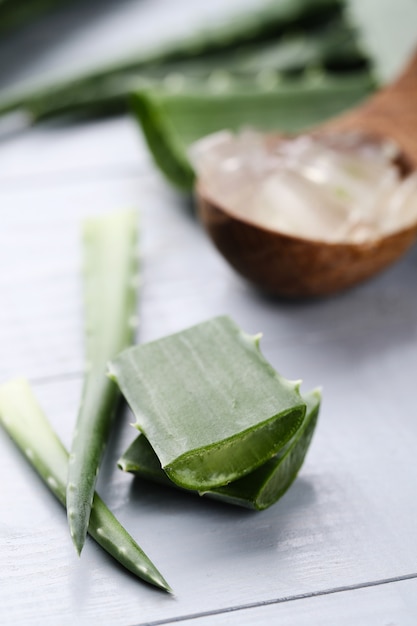 Tranches d'aloe vera pour les soins de la peau