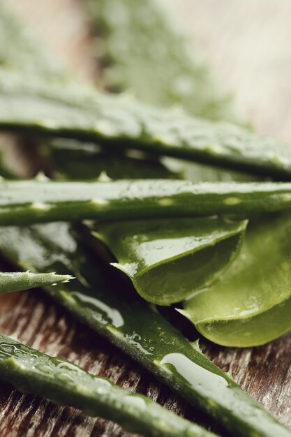 Tranches d'aloe vera pour les soins de la peau